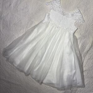 David's Bridal White Flower Girl Dress Size 8